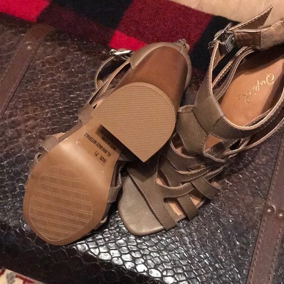 Shoes - Picture 3 of 4